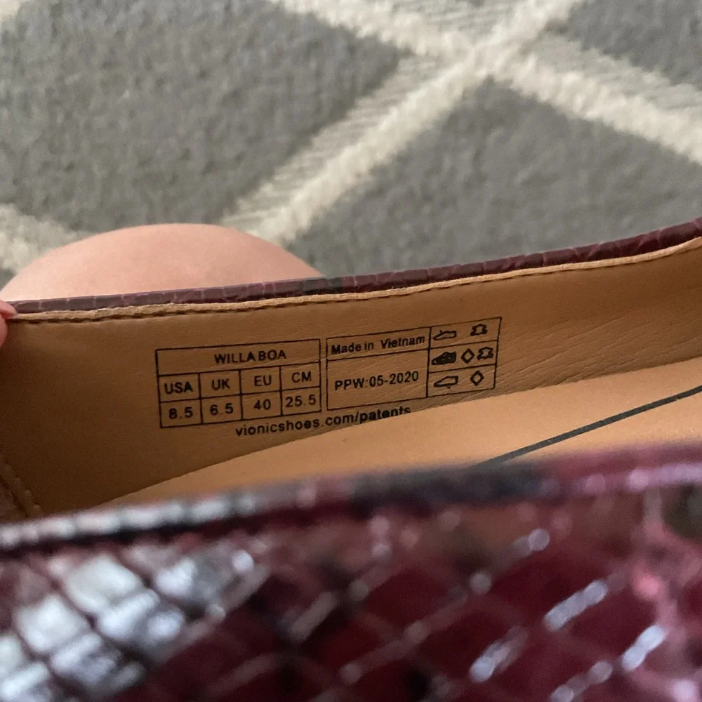 Vionic Willa Boa Slip On Shoes Wine Snakeskin Print Flat Loafers Size 8.5 - Picture 9 of 9